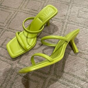 NWOT Zara Kitten Heel
